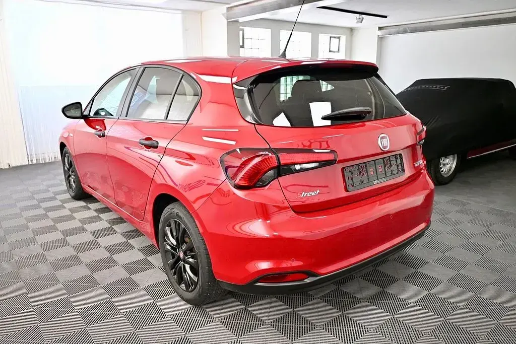 Gebraucht Fiat Tipo Street 95 PS (69 kW) 2019 Colore esterno new rosso vr716/b Limousine