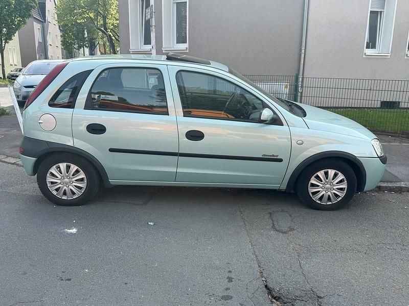Second-hand Opel Corsa 75 CP (55 kW) 2001 Verde Hatchback