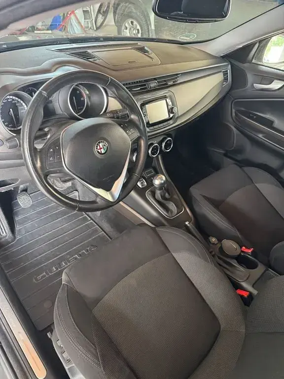 Gebraucht Alfa Romeo Giulietta 120 PS (88 kW) 2016 Grau Kleinwagen