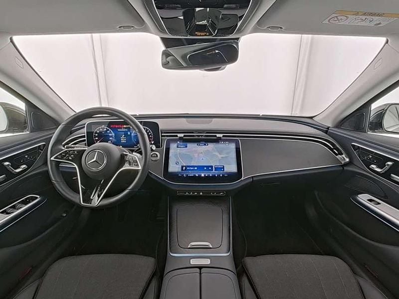 Gebraucht Mercedes E300 197 PS (144 kW) 2024 Schwarz metalliclack obsidians Kombi