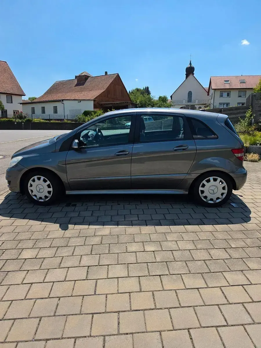 Gebraucht Mercedes B180 109 PS (80 kW) 2009 Grau Van / Kleinbus