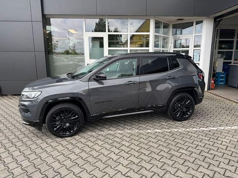 Gebraucht Jeep Compass 131 PS (96 kW) 2024 Grau SUV