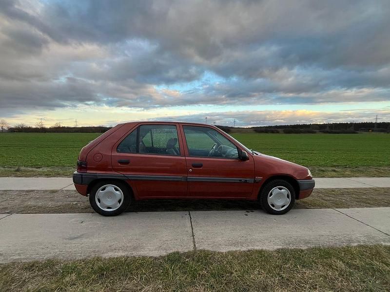 Gebraucht Citroën Saxo 54 PS (39 kW) 1996 Gold Kleinwagen