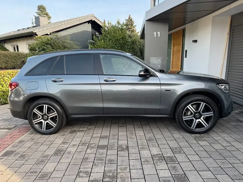 Gebraucht Mercedes GLC300e 320 PS (235 kW) 2020 Grau SUV