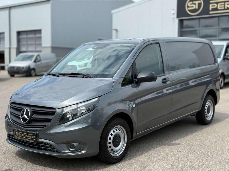 Grau Gebraucht 2021 Mercedes Vito Van / Kleinbus | 21.990 € - Bild 1/2