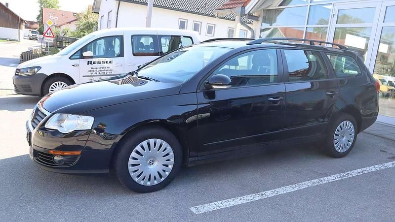 Deep black perleffekt Gebraucht 2009 VW Passat Trendline Kombi | 9.850 € - Bild 1/4