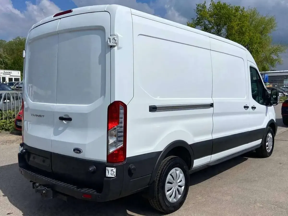 Gebraucht Ford Transit Trend 131 PS (96 kW) 2019 Weiß Van / Kleinbus