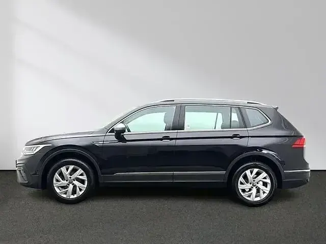 Gebraucht VW Tiguan Allspace Life 150 PS (110 kW) 2022 Schwarz SUV