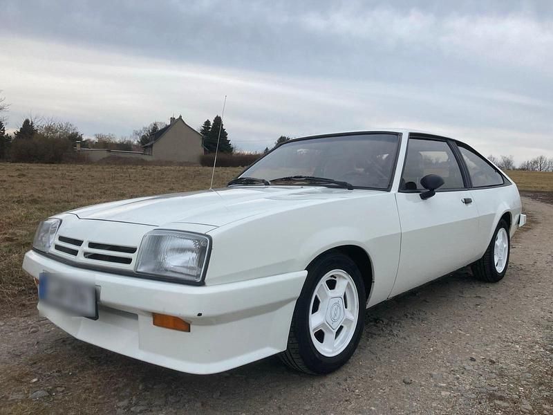 Weiß Gebraucht 1987 Opel Manta Coupé | 9.750 € - Bild 1/4