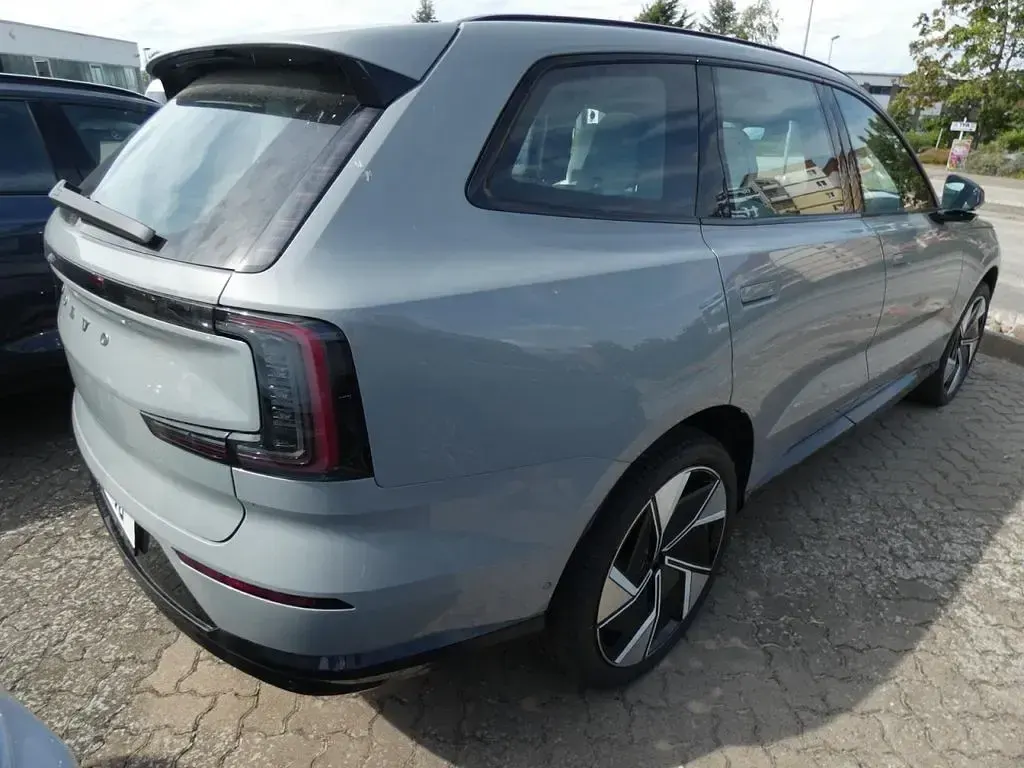 Gebraucht Volvo EX90 Performance 380 kW (517 PS) 2025 Vapour grey (grau) SUV