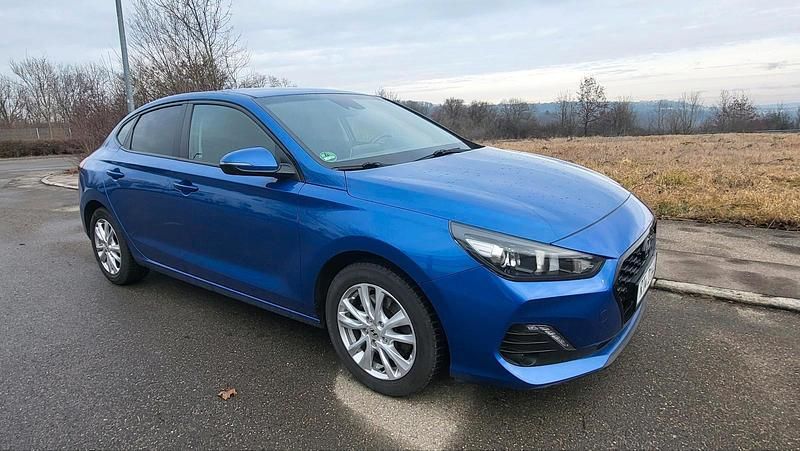 Blau Gebraucht 2019 Hyundai i30 Trend Limousine | 15.500 € (Fairer Preis) - Bild 1/4