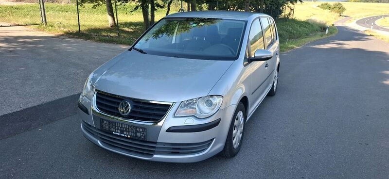 Silber Gebraucht 2009 VW Touran Conceptline Van / Kleinbus | 2.200 € (Guter Preis) - Bild 1/4