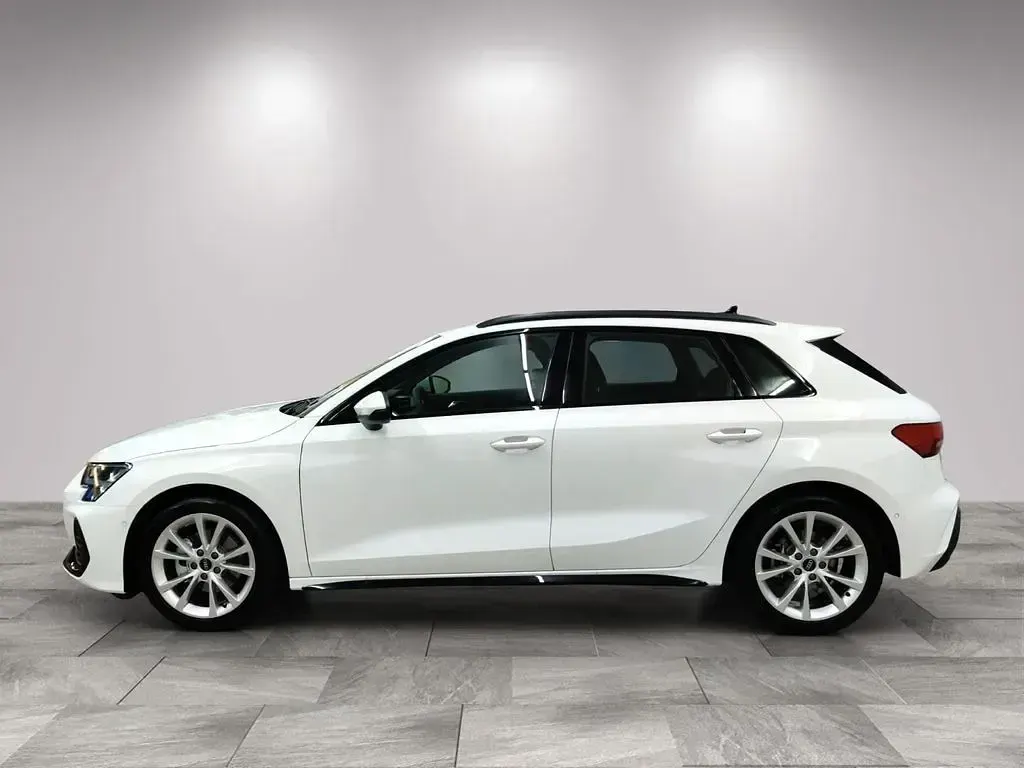 Gebraucht Audi A3 S-Line 150 PS (110 kW) 2024 Arkonaweiß Limousine