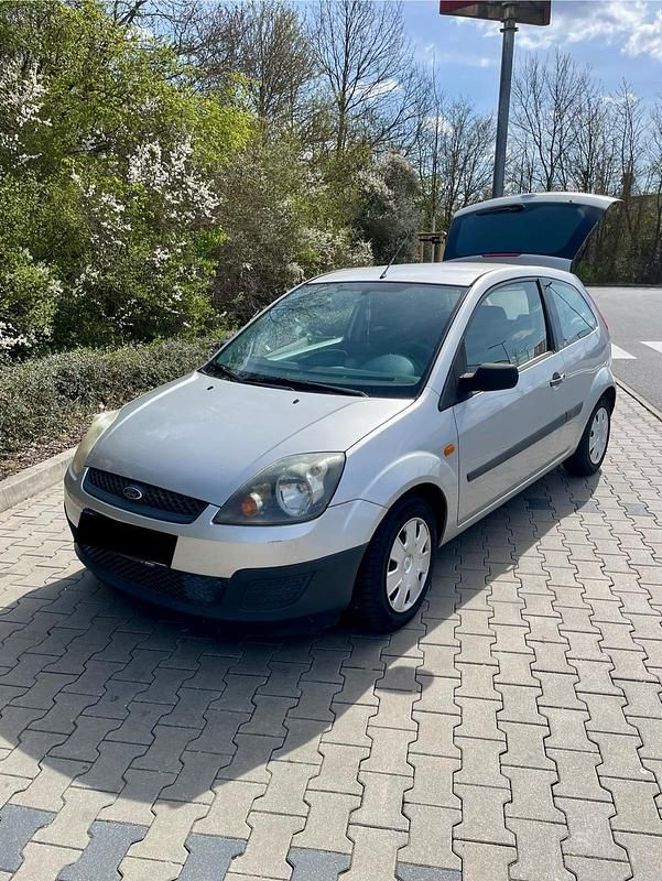 Gebraucht Ford Fiesta 60 PS (44 kW) 2006 Silber Kleinwagen