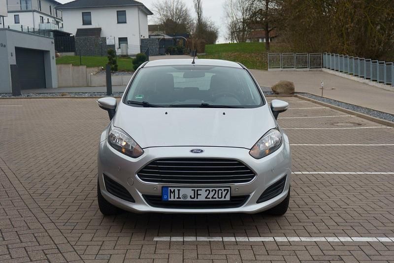Gebraucht Ford Fiesta SYNC Edition 95 PS (69 kW) 2014 Silber Kleinwagen
