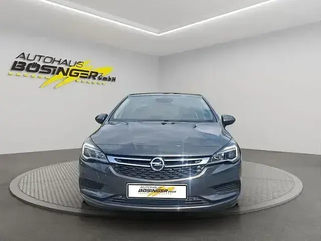 Gebraucht Opel Astra Edition 150 PS (110 kW) 2016 Plat.anthr./rogrey/0j:silbergr Limousine
