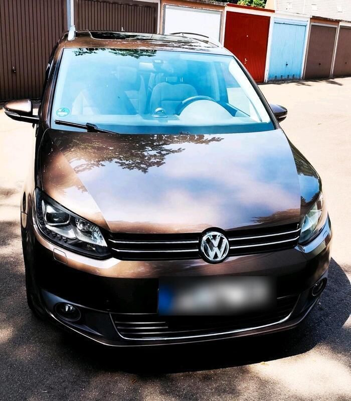 Braun Gebraucht 2011 VW Touran Van / Kleinbus | 8.700 € (Fairer Preis) - Bild 1/4
