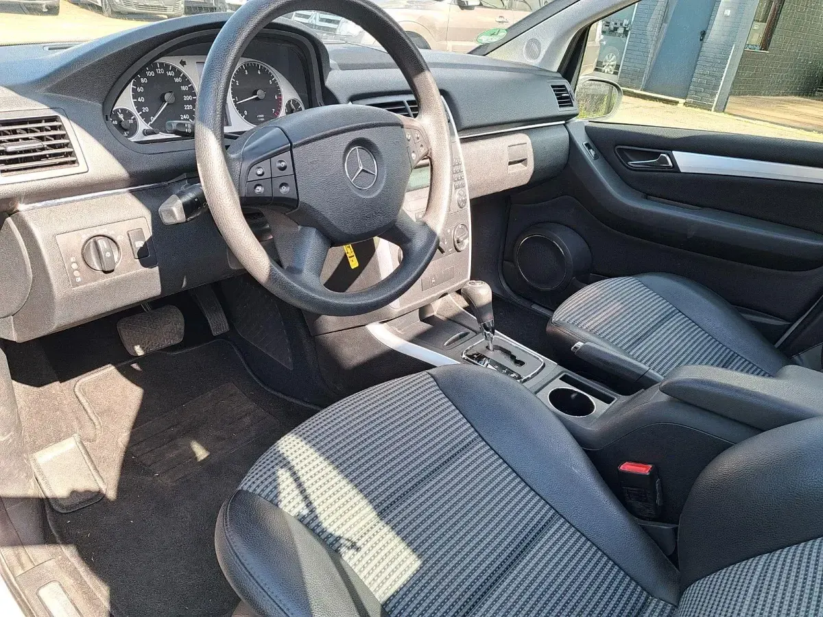 Gebraucht Mercedes B200 136 PS (100 kW) 2006 Silber Van / Kleinbus