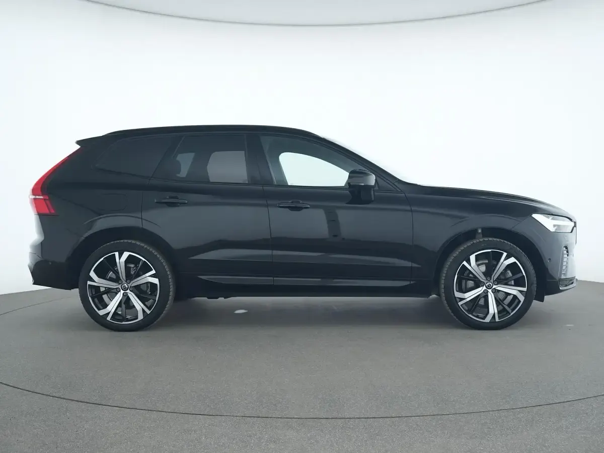 Gebraucht Volvo XC60 Ultimate 250 PS (183 kW) 2024 Onyx schwarz SUV
