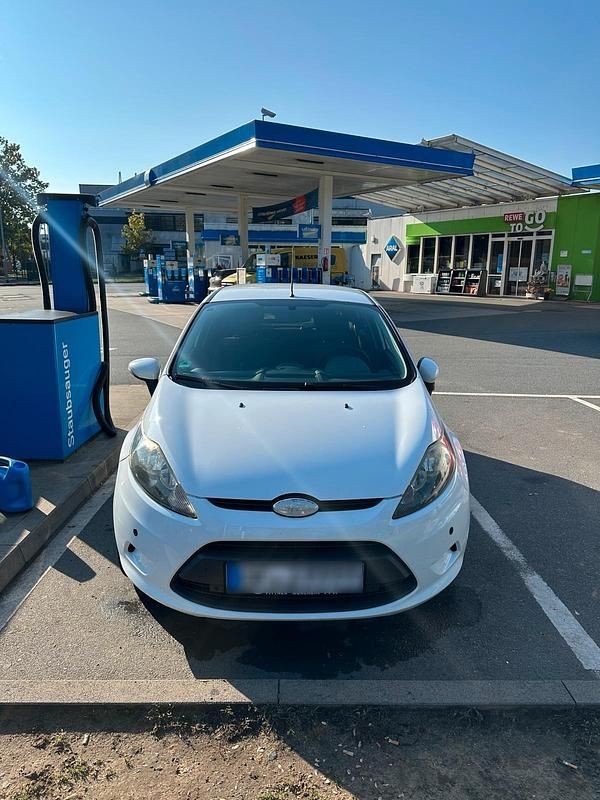 Gebraucht Ford Fiesta 82 PS (60 kW) 2009 Weiß Kleinwagen