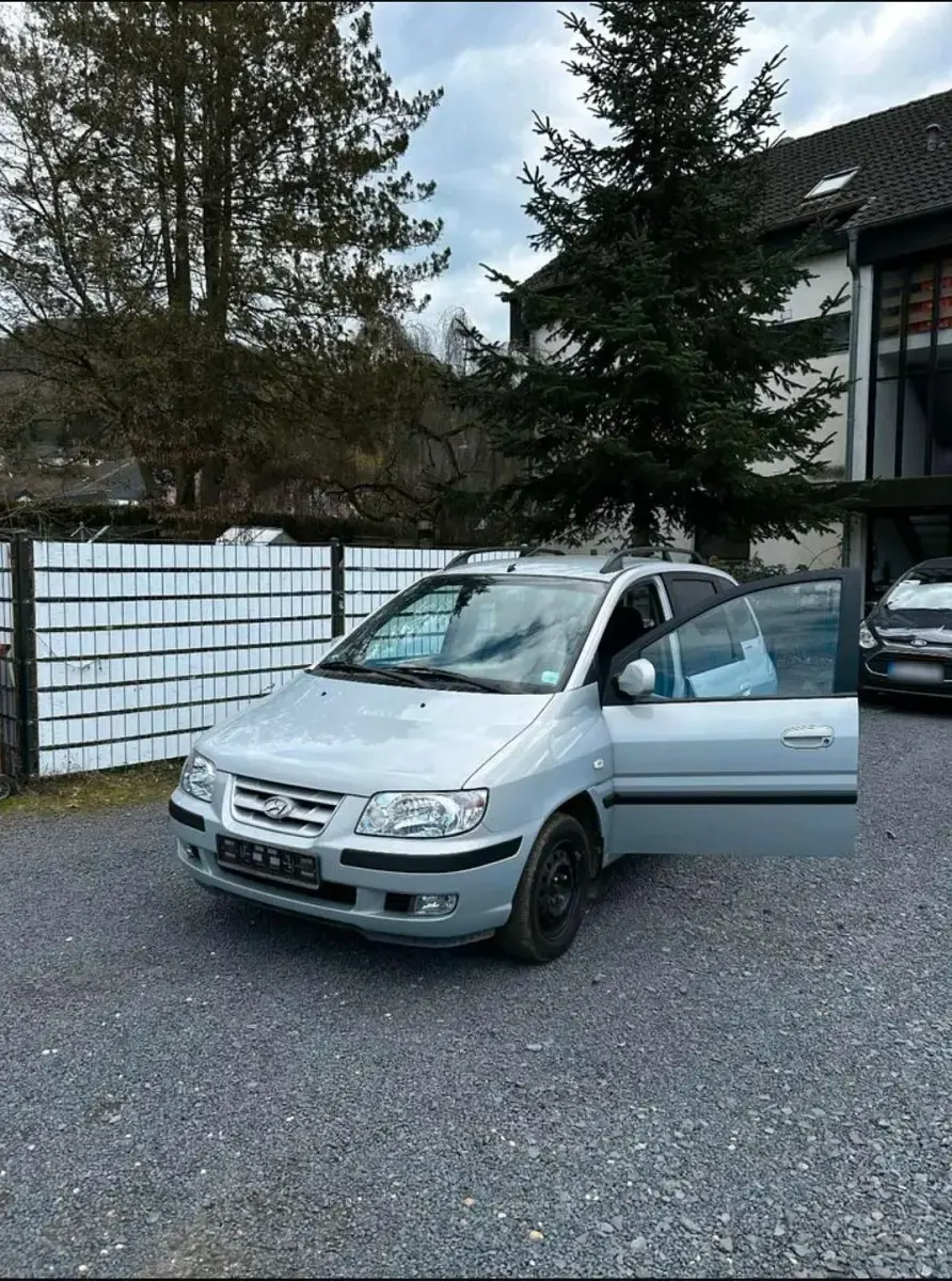 Gebraucht Hyundai Matrix 122 PS (89 kW) 2004 Silber Van / Kleinbus