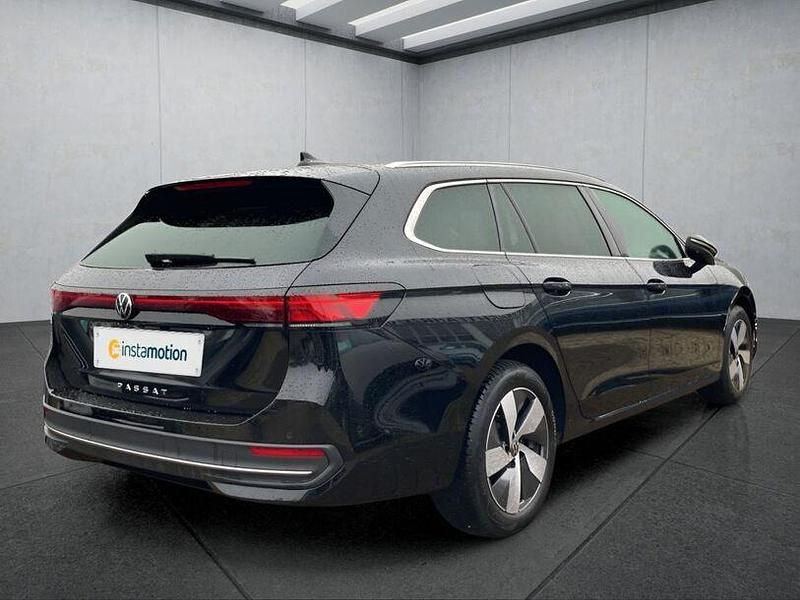 Gebraucht VW Passat 122 PS (89 kW) 2025 Schwarz Kombi