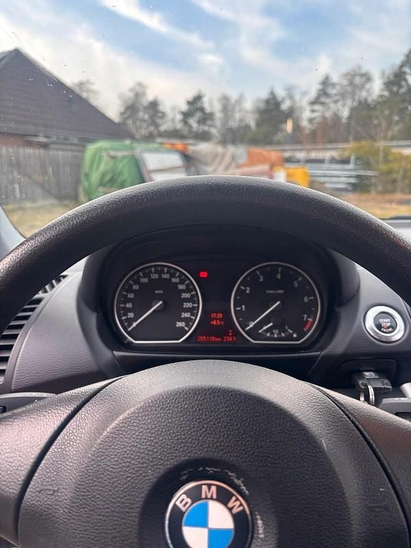 Gebraucht BMW 120 170 PS (125 kW) 2011 Rot Kleinwagen