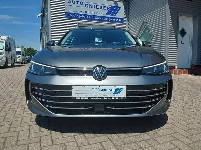 Gebraucht VW Passat Elegance 150 PS (110 kW) 2025 Grau metallic Kombi