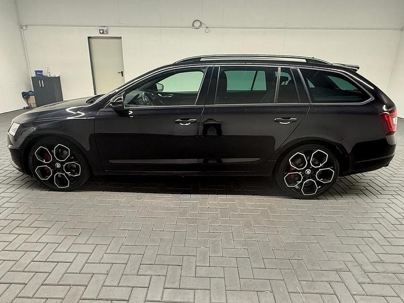 Metallic Gebraucht 2018 Skoda Octavia RS | 27.750 € - Bild 1/1