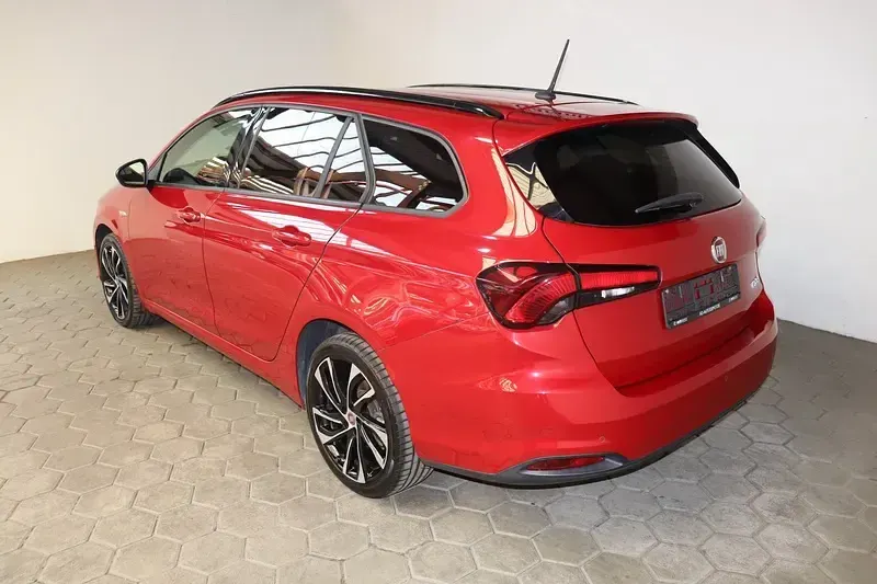 Gebraucht Fiat Tipo S 120 PS (88 kW) 2019 Rot Kombi