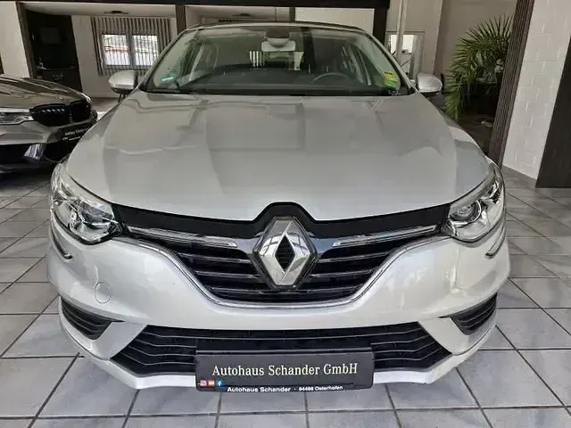 Gebraucht Renault Mégane Play 132 PS (97 kW) 2017 Grau Limousine