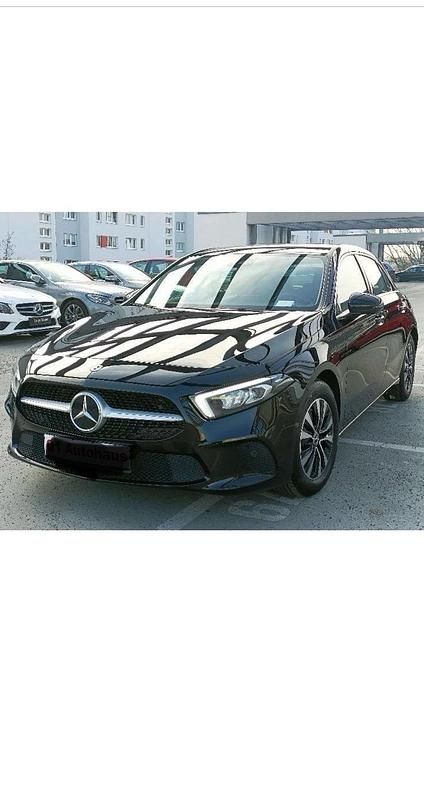 Schwarz Gebraucht 2022 Mercedes A180 Limousine | 24.400 € (Fairer Preis) - Bild 1/4