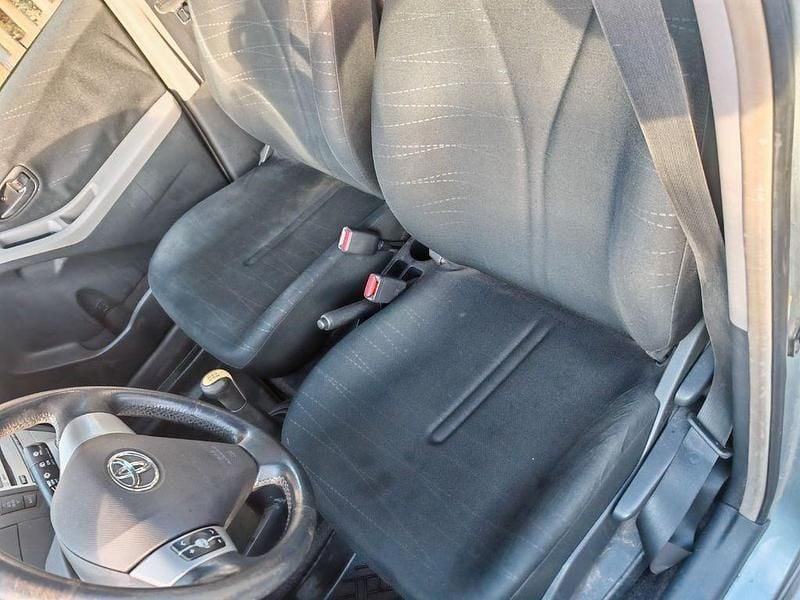 Gebraucht Toyota Yaris Luna 90 PS (66 kW) 2006 Grau Limousine