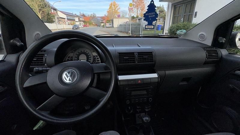 Weiß Gebraucht 2006 VW Fox Kleinwagen | 1.900 € (Fairer Preis) - Bild 1/4