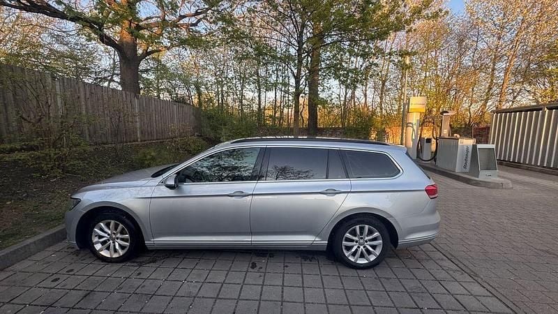 Second-hand VW Passat 190 CP (139 kW) 2017 Argintiu Berlinǎ