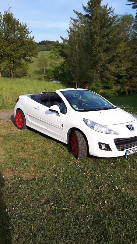 Weiß Gebraucht 2011 Peugeot 207 CC Roland Garros Cabrio | 5.800 € (Teuer) - Bild 1/4