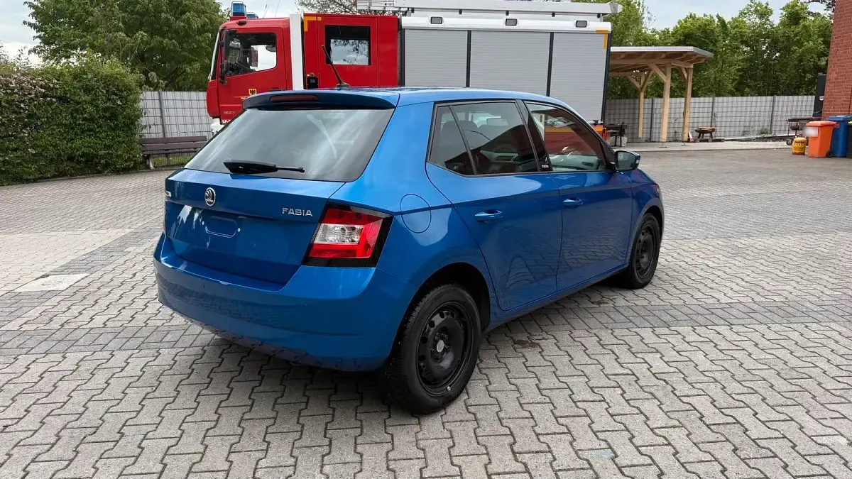 Używany Skoda Fabia 90 KM (66 kW) 2016 Niebieski Hatchback