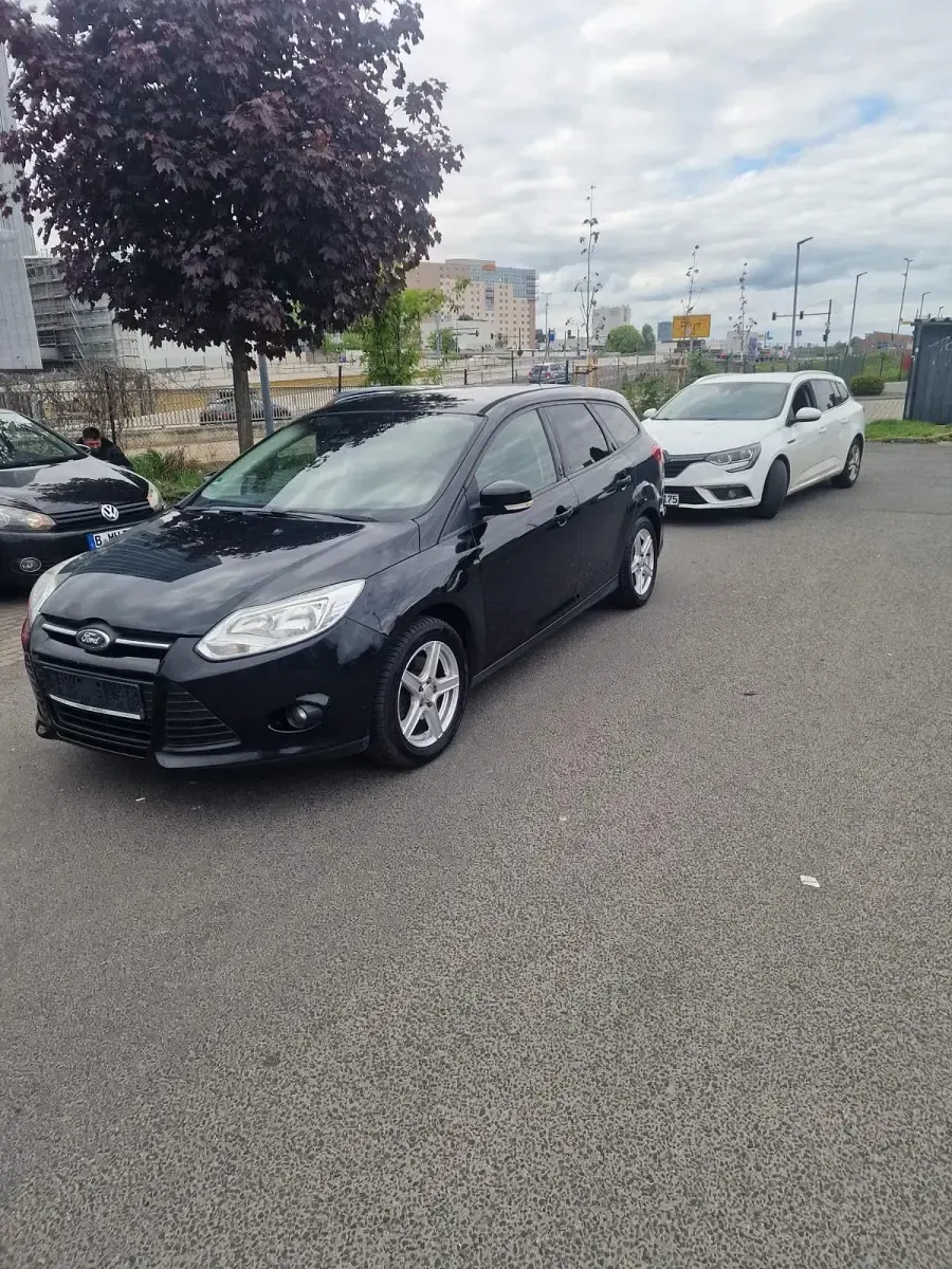 Gebraucht Ford Focus 105 PS (77 kW) 2011 Schwarz Kombi