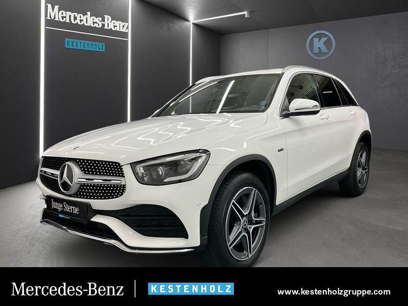 Polarweiß Gebraucht 2020 Mercedes GLC300e AMG SUV | 37.490 € (Fairer Preis) - Bild 1/4