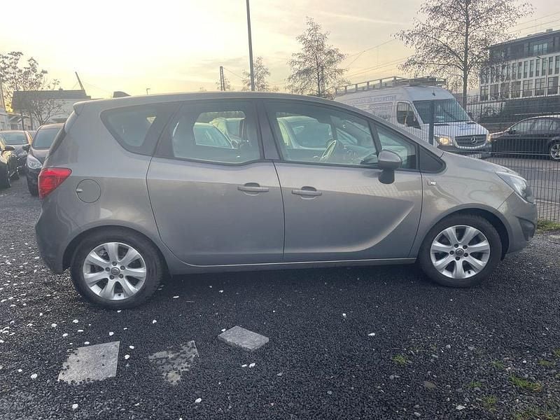 Gebraucht Opel Meriva Innovation 120 PS (88 kW) 2013 Grau Van / Kleinbus