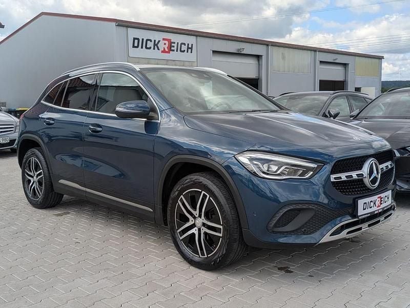 Blau Gebraucht 2021 Mercedes GLA220 SUV | 29.950 € (Superpreis) - Bild 1/4