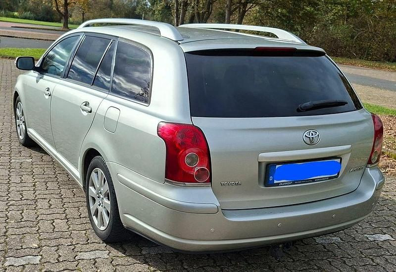 Gebraucht Toyota Avensis 129 PS (94 kW) 2008 Silber Kombi