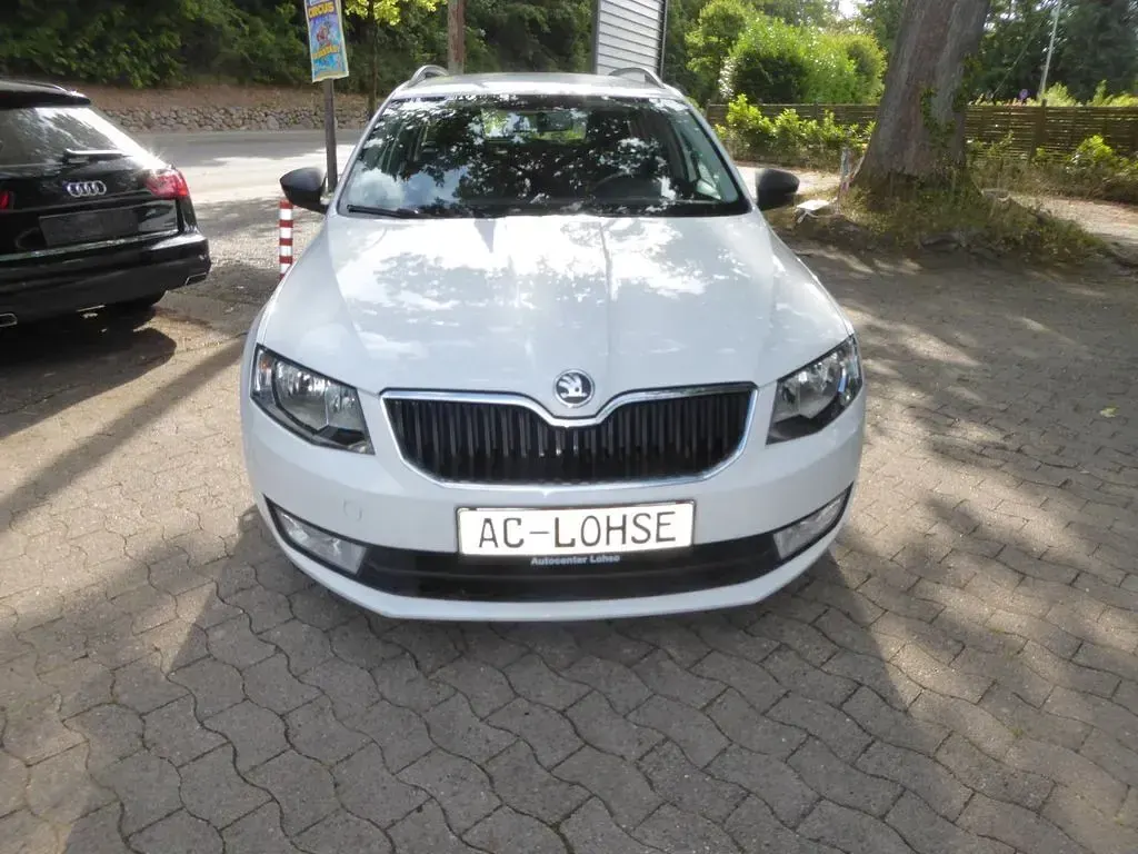 Gebraucht Skoda Octavia Active 105 PS (77 kW) 2014 Weiß Kombi