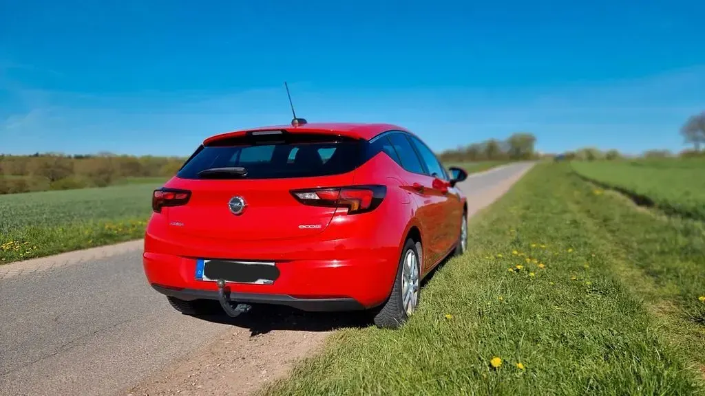Second-hand Opel Astra 105 CP (77 kW) 2017 Roșu Berlinǎ
