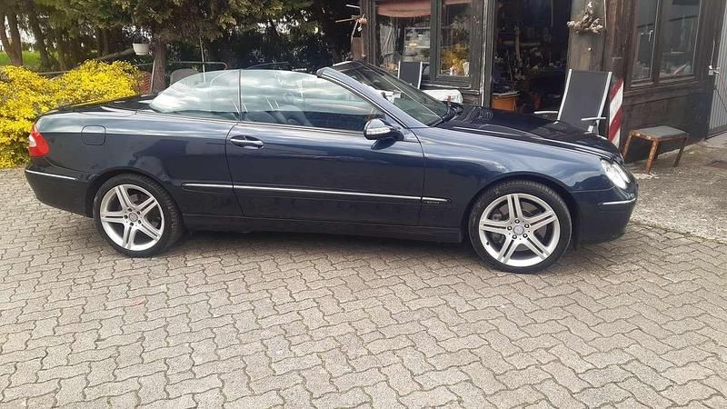 Schwarz Gebraucht 2004 Mercedes CLK500 Avantgarde Cabrio | 12.400 € (Etwas zu teuer) - Bild 1/4