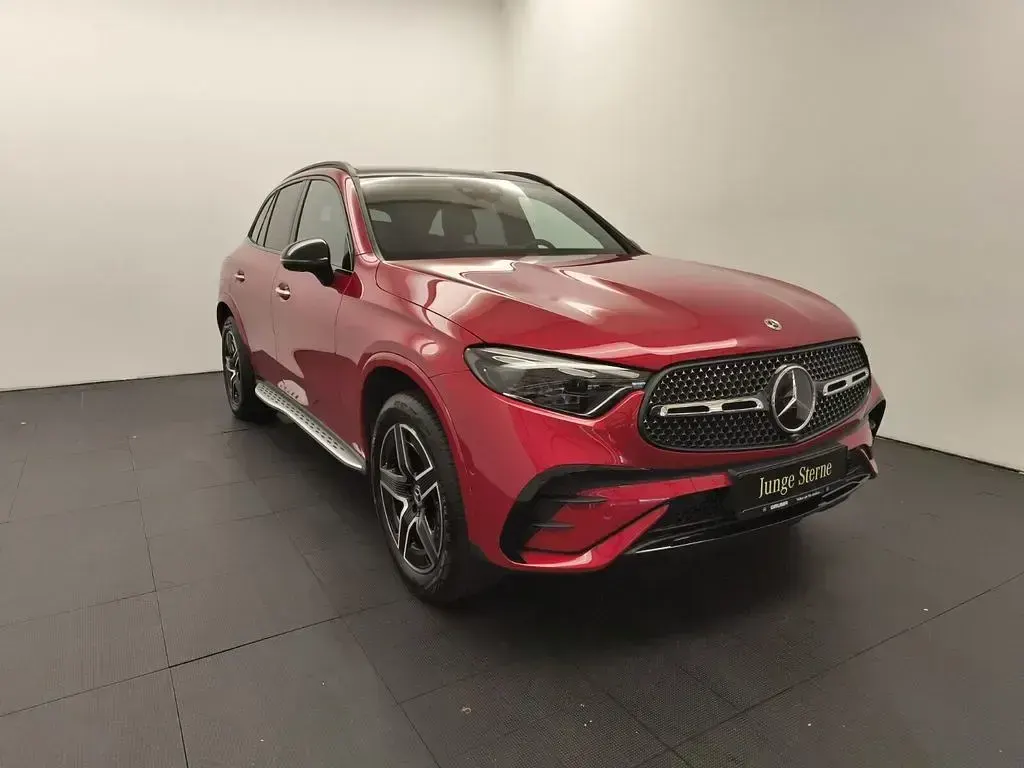 Gebraucht Mercedes GLC300de AMG 197 PS (144 kW) 2023 Rot SUV
