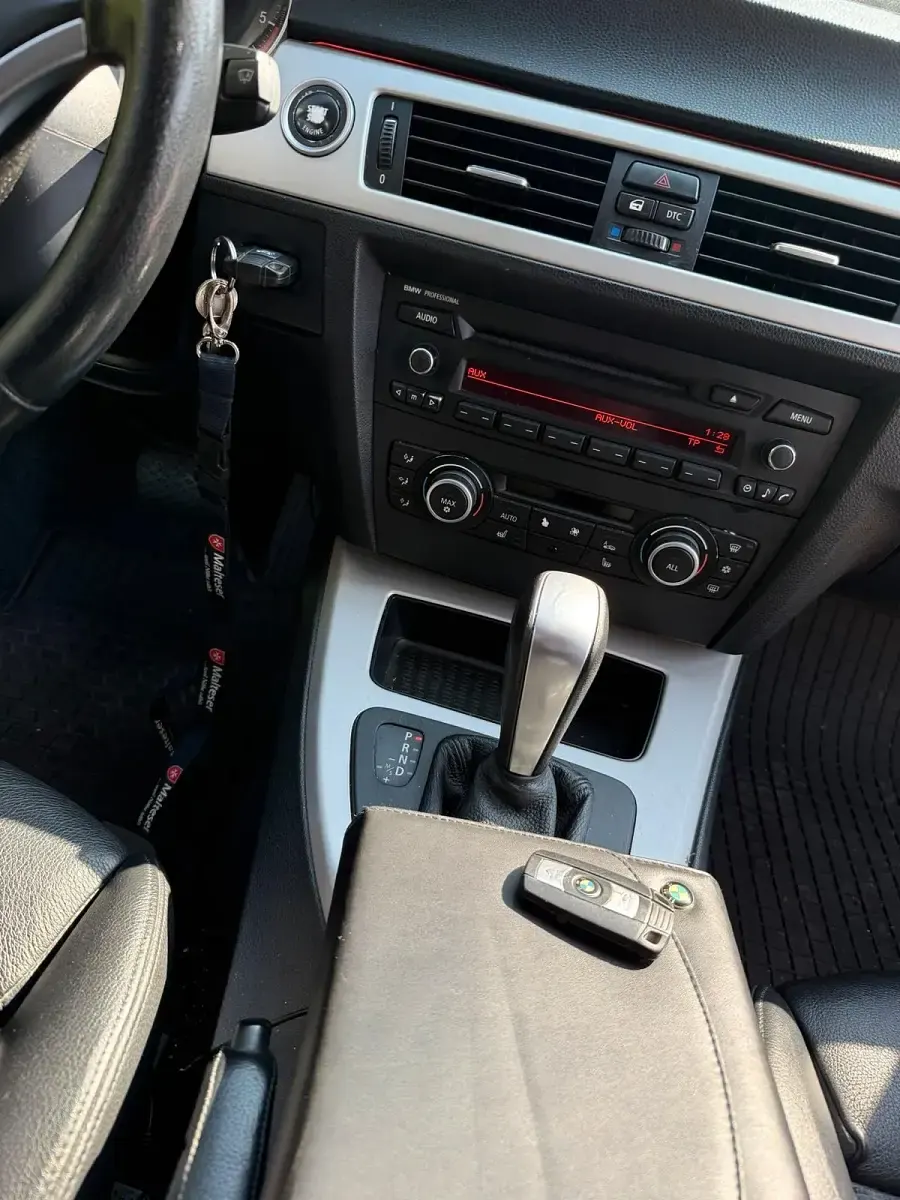 Gebraucht BMW 325 204 PS (150 kW) 2010 Schwarz Kombi