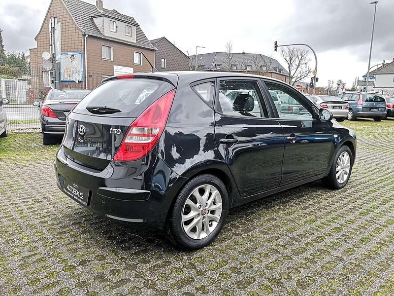Gebraucht Hyundai i30 Edition+ 109 PS (80 kW) 2010 Schwarz Kleinwagen