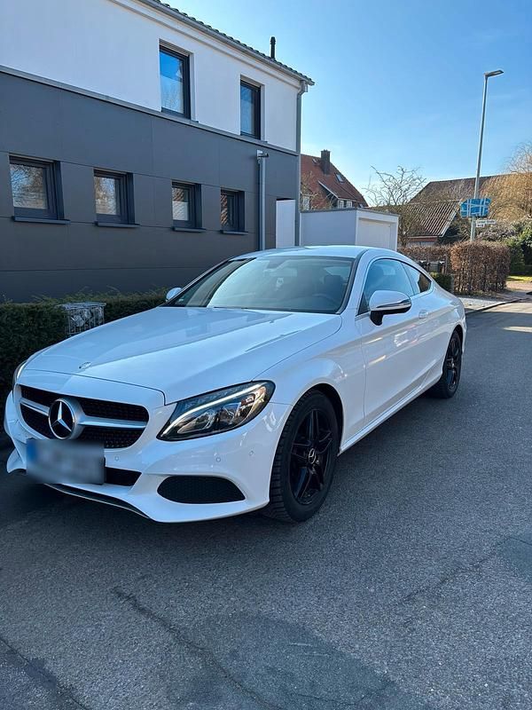 Gebraucht Mercedes C200 184 PS (135 kW) 2016 Weiß Coupé