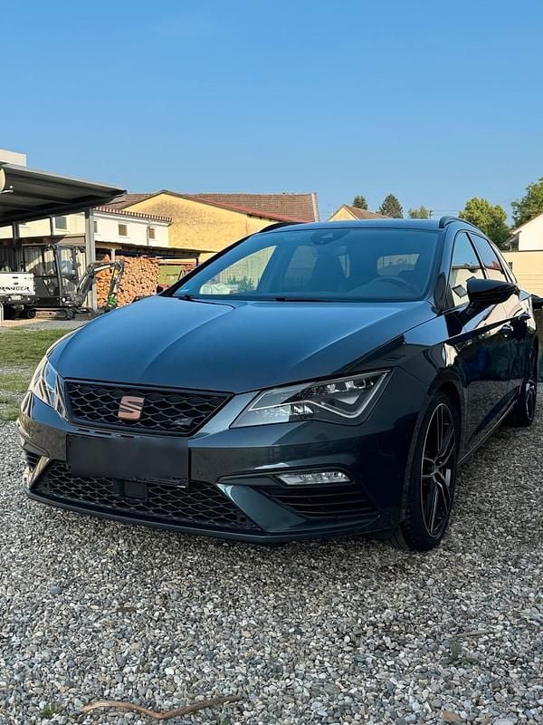 Andere farben Gebraucht 2019 Cupra Leon Kombi | 18.500 € (Guter Preis) - Bild 1/4